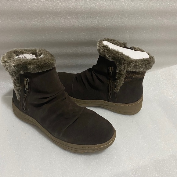 BNWT Suede Winter Boots - Picture 2 of 6